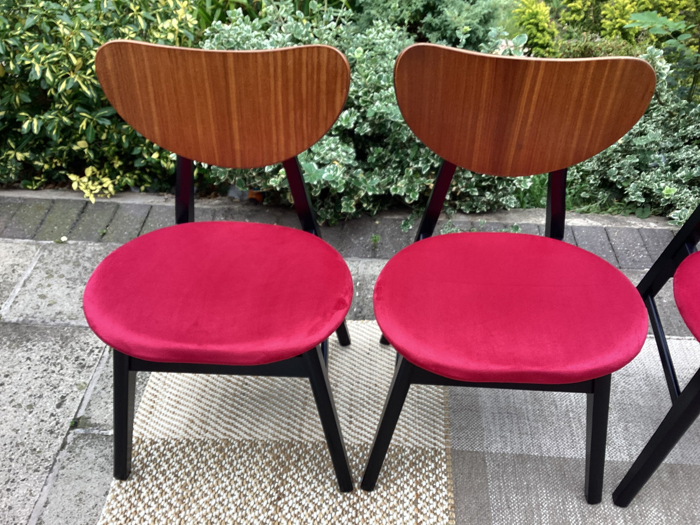 Mid Century Tola Wood Drop Leaf Dining Table With 4 Butterfly Dining Chairs