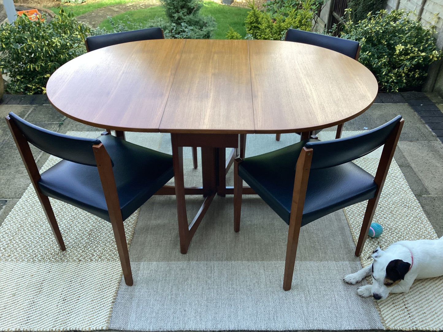 Mid Century Oval Gate Leg Table With 4 Dining Chairs