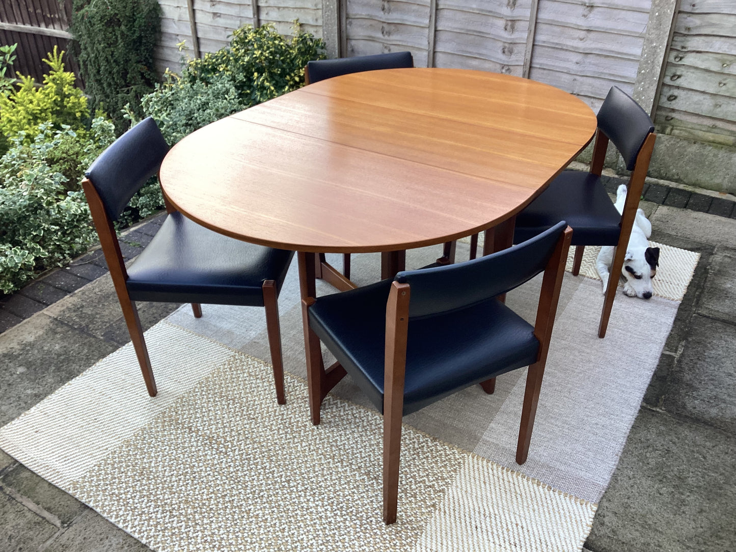 Mid Century Oval Gate Leg Table With 4 Dining Chairs