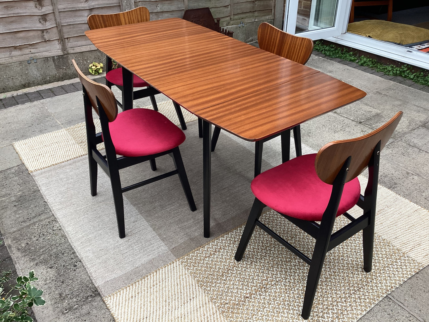 Mid Century Tola Wood Drop Leaf Dining Table With 4 Butterfly Dining Chairs