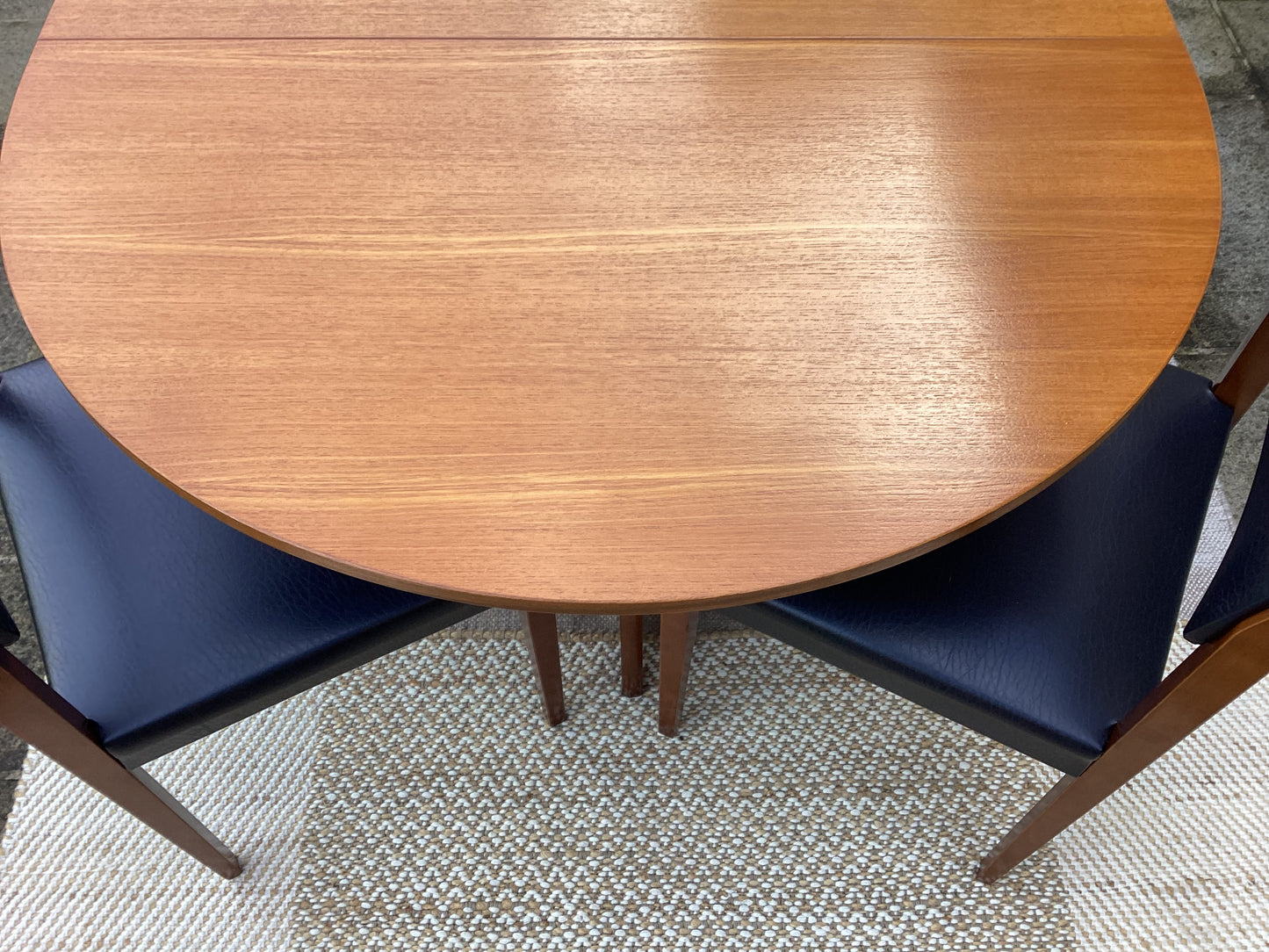 Mid Century Oval Gate Leg Table With 4 Dining Chairs