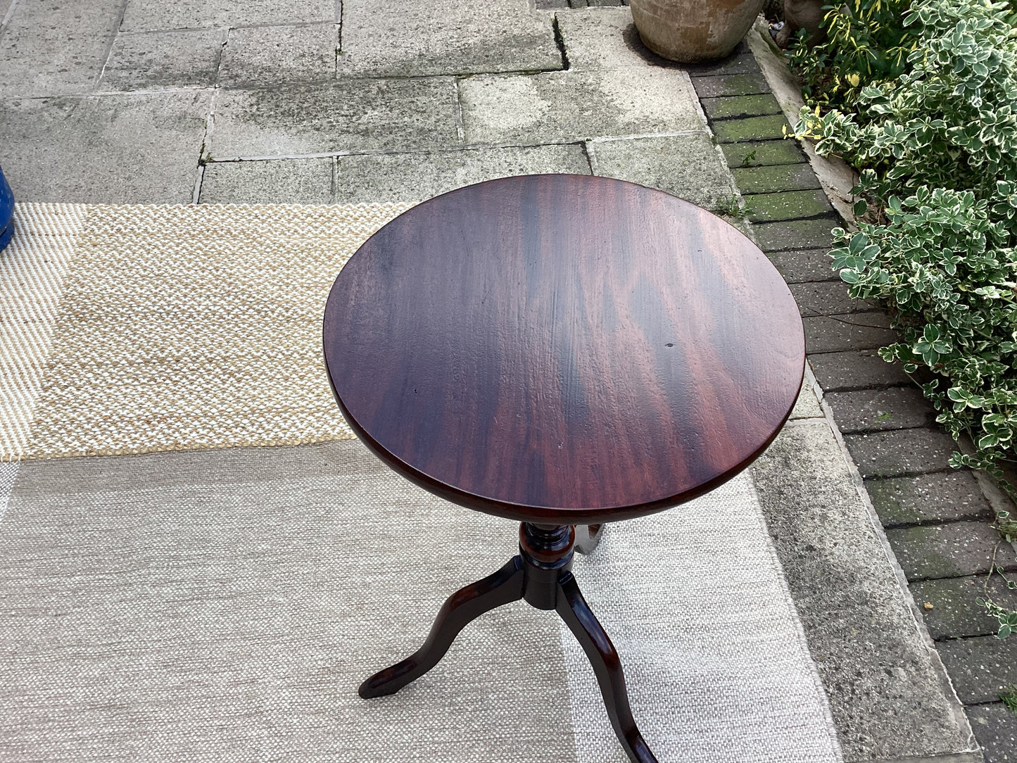 Antique Mahogany Georgian Tilt Top Wine / Side Table